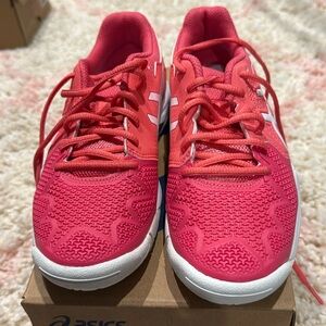 Girls ASICS Size 2.5, never worn